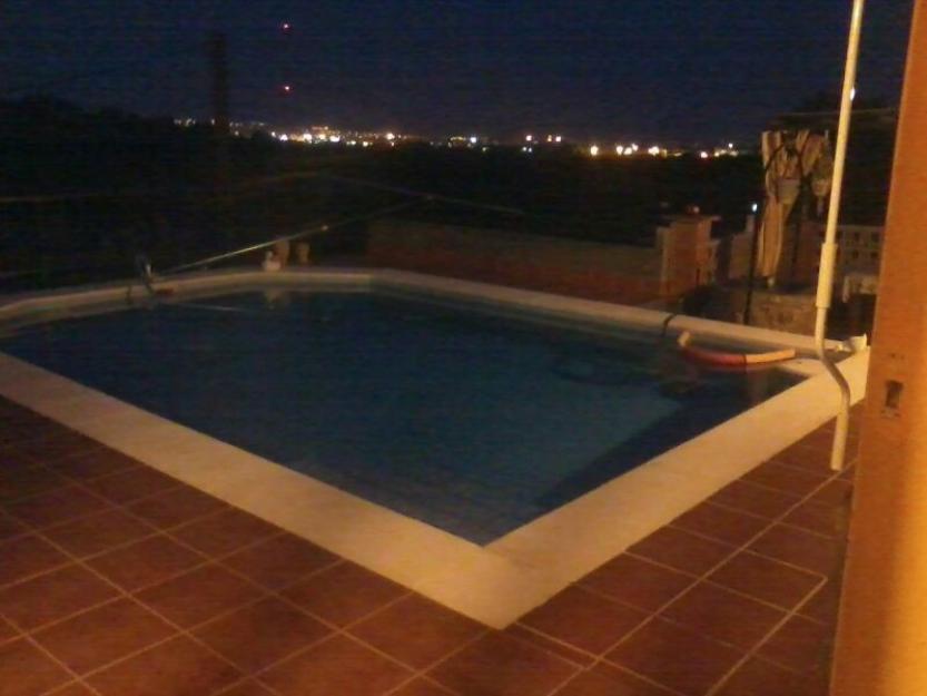 venta de casa en perfecto estado y cuidada para entrar a vivir.piscina,terreno,jardin.