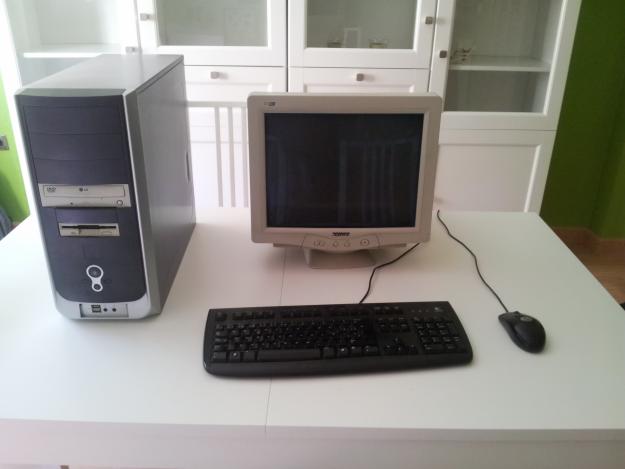 Ordenador con pantalla en perfecto estado