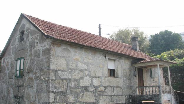 Casa para  reformar con terreno en Los Valos cerca de Mos, Redondela y Vigo.