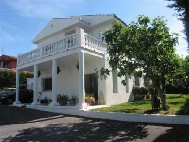 Chalet con 5 dormitorios se vende en Marbella, Costa del Sol