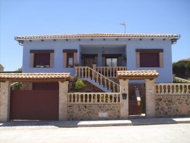 VENDO CHALET EN COLLADO DE LA VERA