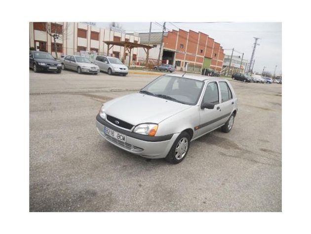 FORD FIESTA 1.3 TREND