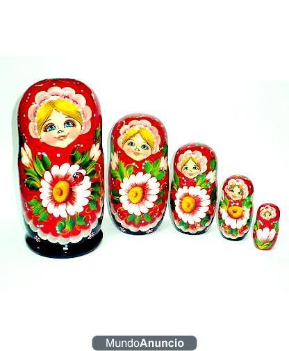 Objetos de Artesanía Rusa (cajitas lacadas, broches, caramillos, muñecas rusas)