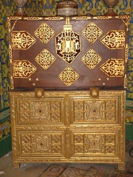 compro muebles con mas de 50 años bargueños,cuadros,relojes ect 600727272