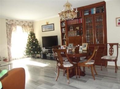 Apartamento con 3 dormitorios se vende en Marbella, Costa del Sol