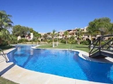 Apartamento con 2 dormitorios se vende en Marbella, Costa del Sol