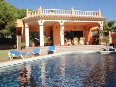 Chalet con 3 dormitorios se vende en Marbella, Costa del Sol