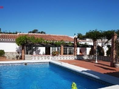 Chalet con 4 dormitorios se vende en Alhaurin de la Torre