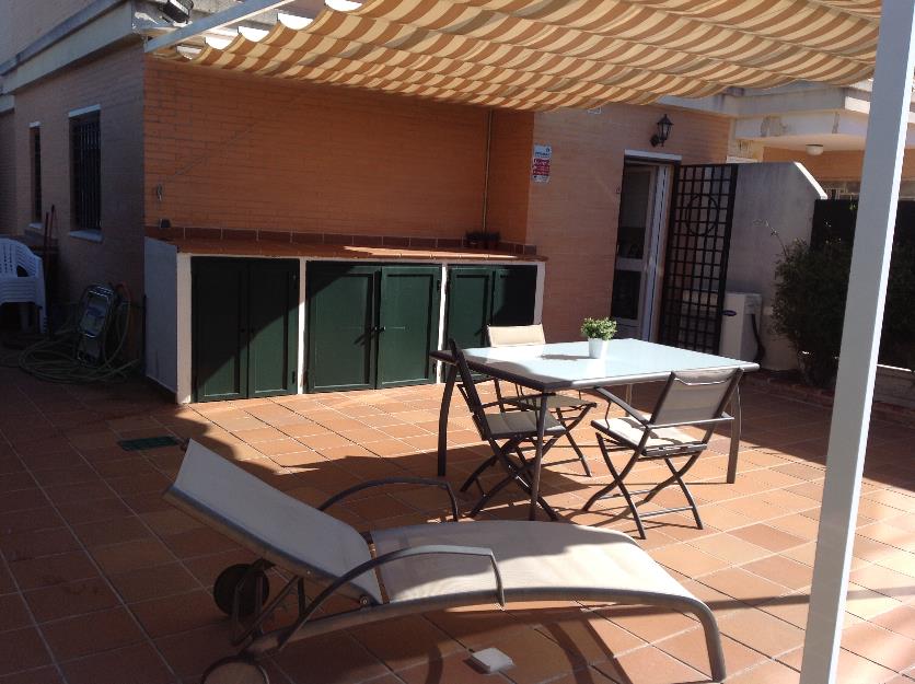 se alquila  piso de 3 dorm  2  baños  garaje  y piscina