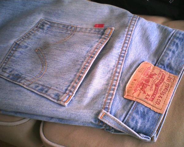 Se vende Vaqueros Levi Strauss 501 Original modelo clasico talla W33 color azul.