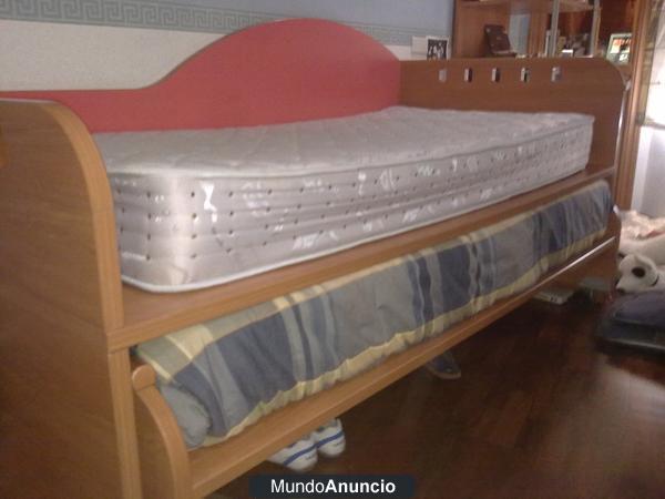 Vendo cama nido infantil 2 alturas, edredones, cortinas, colchones y silla.