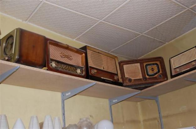 radios de lámparas, de pilas, antiguos modernos, gramófonos y un largo etc