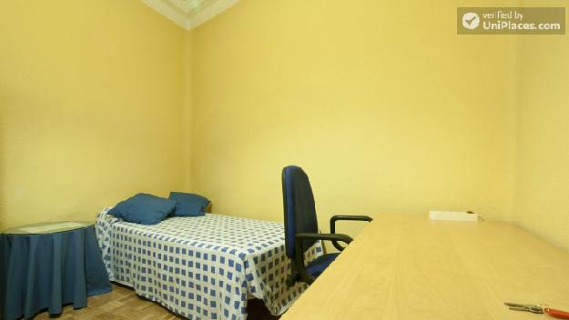 Rooms available - Cosy 4-bedroom apartment in traditional Chamberí