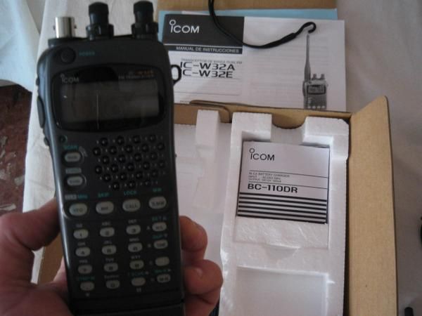 Vendo emisora portatil  ICOM IC-W32E BIBANDA