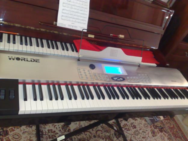 VENDO PIANO DE ESCENARIO WORLDE3000
