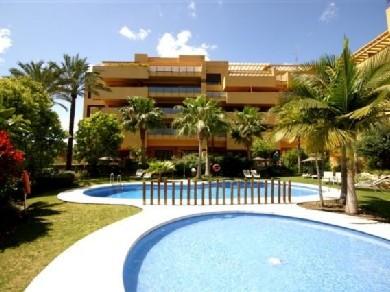 Apartamento con 3 dormitorios se vende en Estepona, Costa del Sol