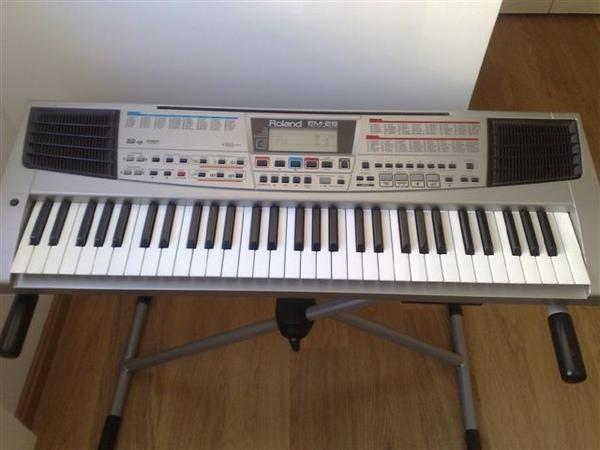 Vendo Teclado Roland EM-25