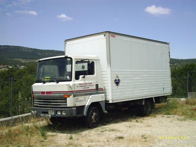 CAMION CAJA CERRADA NISSAN L-35    -  REF.  1118