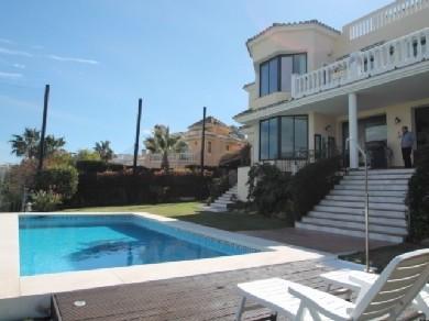 Chalet con 4 dormitorios se vende en Mijas Costa, Costa del Sol