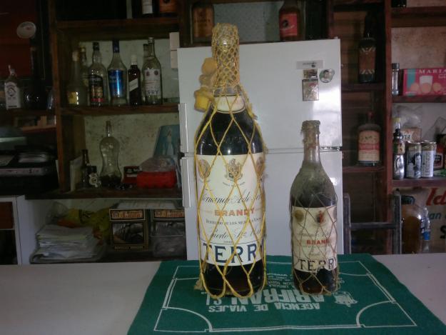 Botella  Centenario Terry 5L 40 años y botella Centenario Terry 1L con tapón de corcho