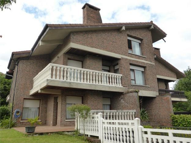 Villa bifamiliar en venta en Hondarribia