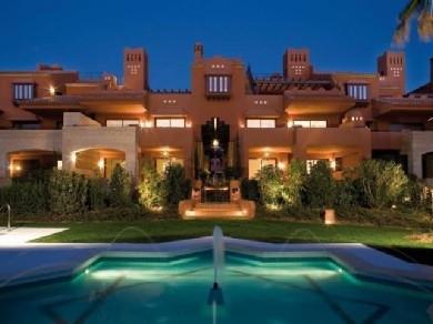 Apartamento con 2 dormitorios se vende en Marbella, Costa del Sol
