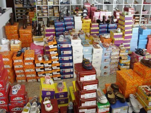 cierres de zapateria.compro. saldos.partidas. de zapatos.. y restos de fabricas. de almacenes.pago bien. y alcontado...l