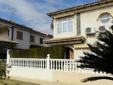 Apartamento duplex con 4 dormitorios se vende en Punta Prima, Costa Blanca