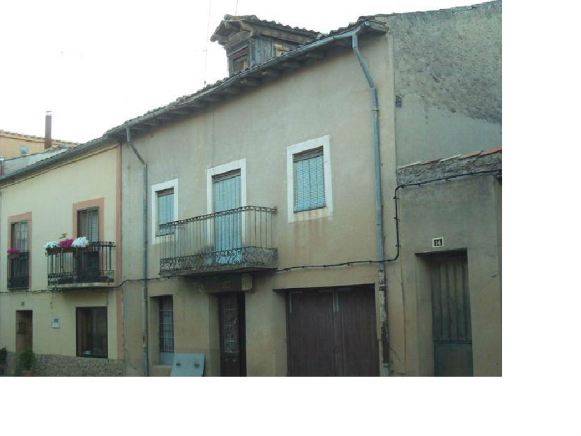 Casa adosada a reformar en Zazuar (Burgos)