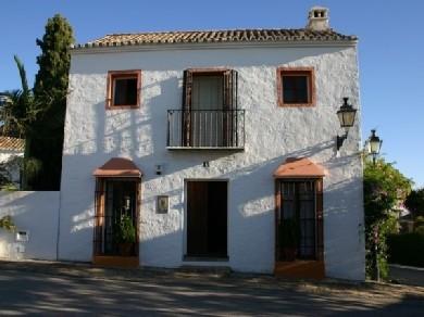 Adosado con 2 dormitorios se vende en Marbella, Costa del Sol