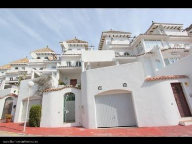 Adosado con 4 dormitorios se vende en Manilva, Costa del Sol