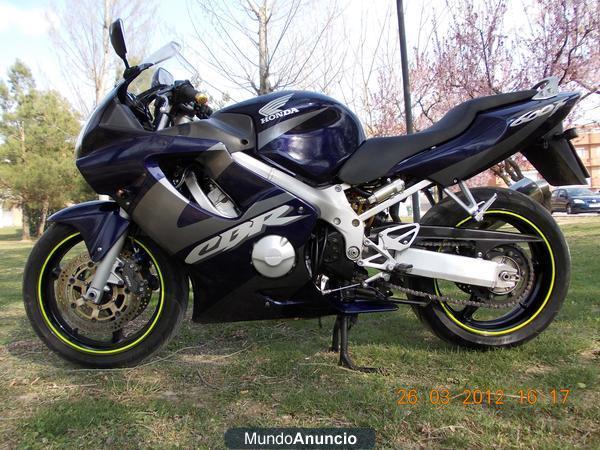 CBR 600 F preciosa con un fincionamiento exquisito. A toda prueba.