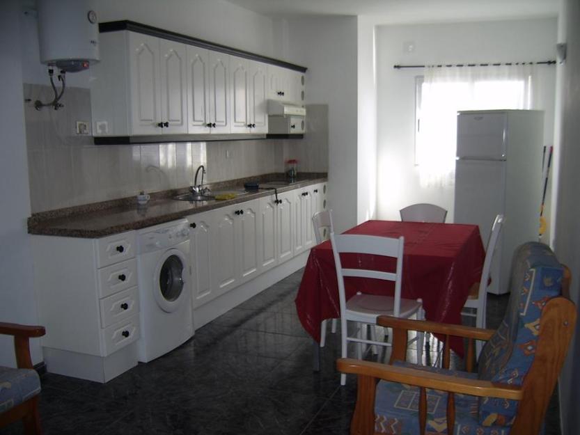Se alquila piso en Guargacho, de tres habitaciones 380 mes San Miguel de Abona. Tenerife