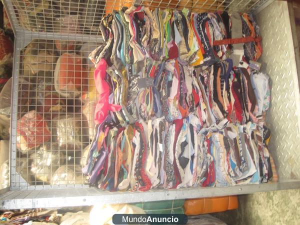 VENDO ROPA USADA POR CONTENEDORES