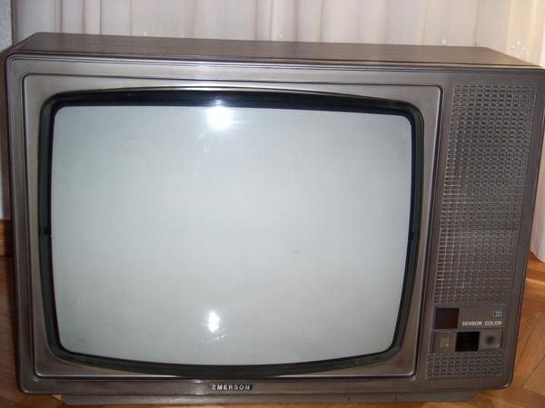 Television 22'' Emerson  + regalo monitor