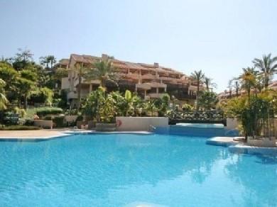 Apartamento con 3 dormitorios se vende en Marbella, Costa del Sol
