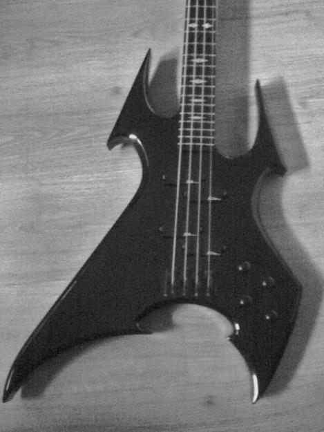 SE VENDE BAJO BC RICH BEAST!! una pasada!!