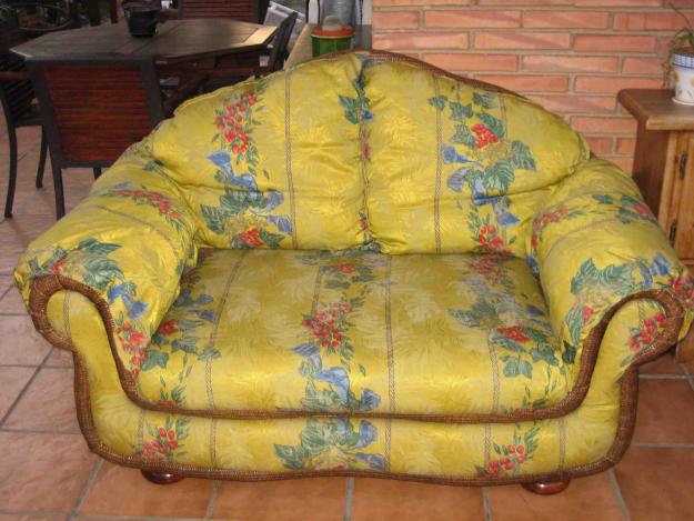 SOFÁ Y SILLÓN GIRATORIO A JUEGO (RATÁN)