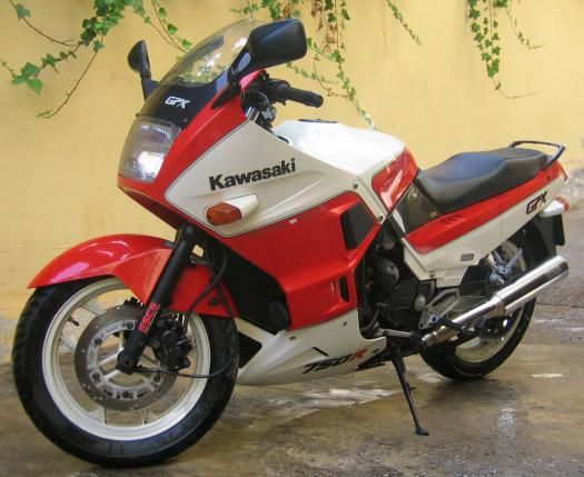 Kawasaki GPX 750 R.
