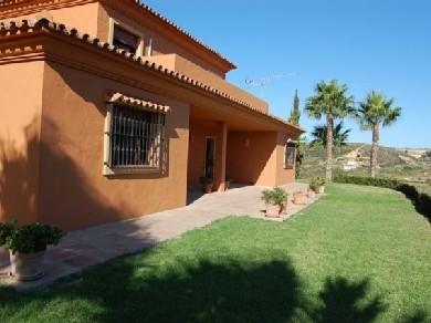 Chalet con 4 dormitorios se vende en Manilva, Costa del Sol