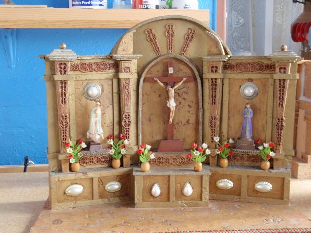 Retablos y altares realizados en corcho