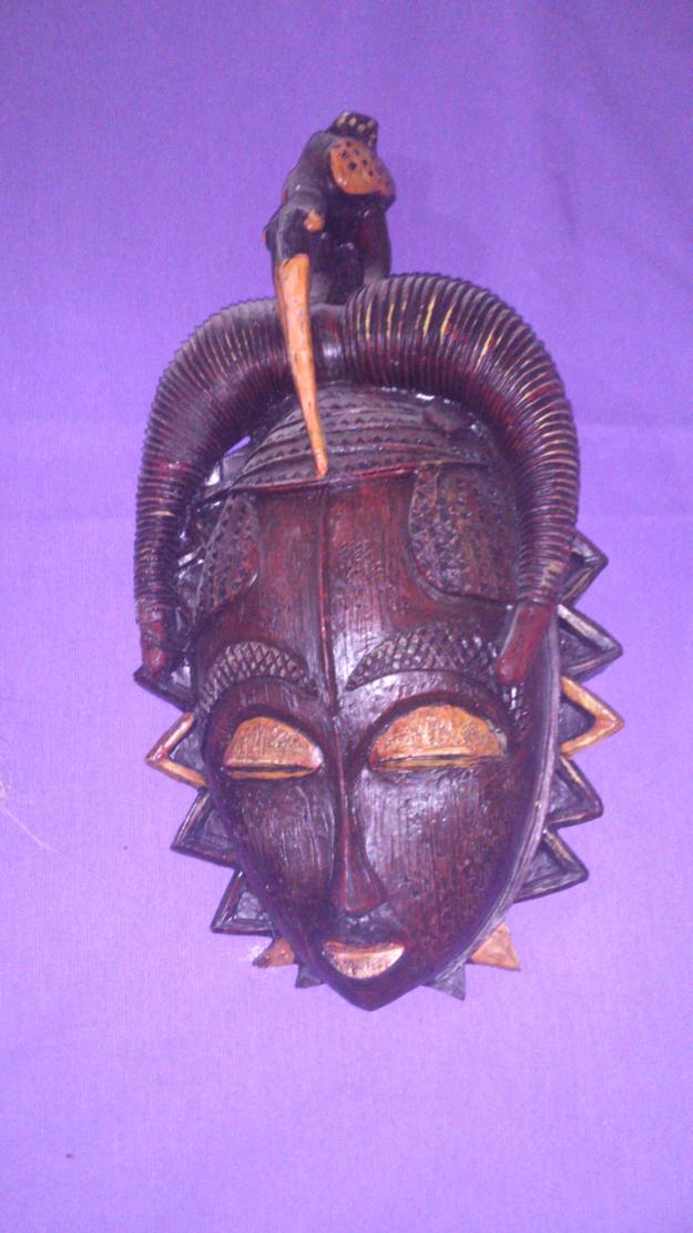 Mascaras africanas nuevas.dos fiferentes