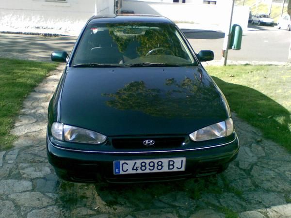 SE VENDE HYUNDAI LANTRA 1.8i GT 16V 126 CV - A Coruña