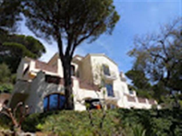 Villas a la venta en El Madroñal Costa del Sol