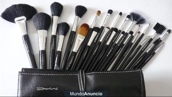 24 brochas de maquillaje mac con una manta para guardarlas