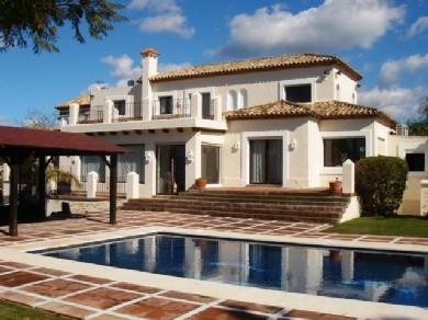 Chalet con 6 dormitorios se vende en Estepona, Costa del Sol