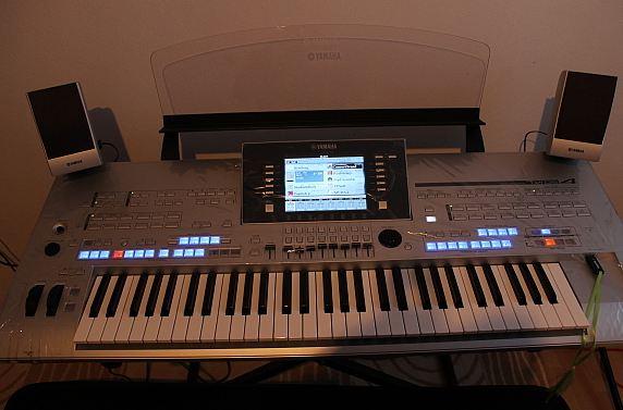 Yamaha tyros 4  2013