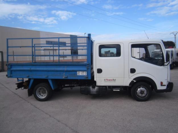 Camion Volqute Nissan doble cabina