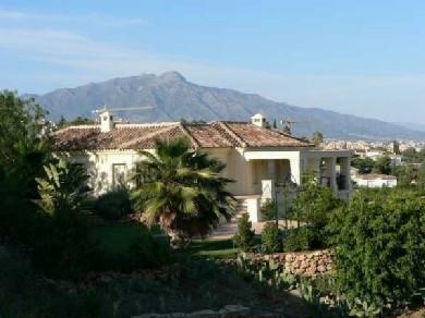Chalet con 4 dormitorios se vende en Estepona, Costa del Sol