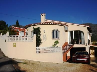 Chalet con 4 dormitorios se vende en Orba